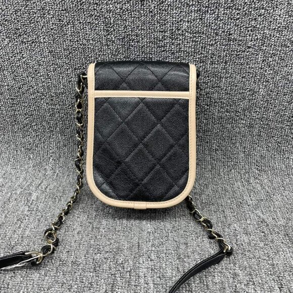100% Authentic CHANEL Leather Shoulder Bag - Picture 2 of 15